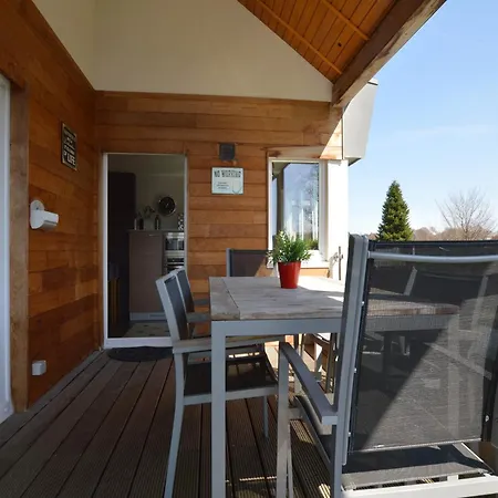 Lakeview Escape Apartment