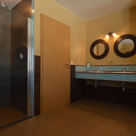 Luxury With Sauna Over A روبرتفيل